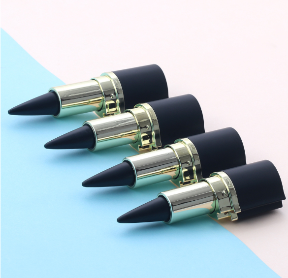 Wasserdichter schwarzer Eyeliner in flüssiger Form