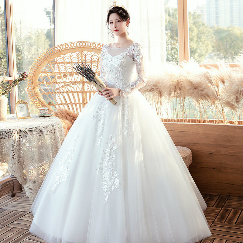 Langarm-Brautkleid mit langer Schleppe