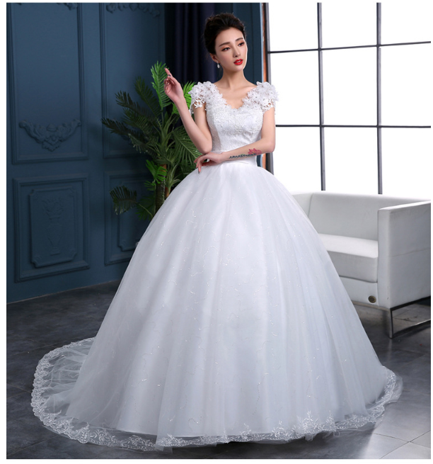 Bezaubernde Brautkleid mit langer Spitze, schmalem Schnitt Prinzessin styl