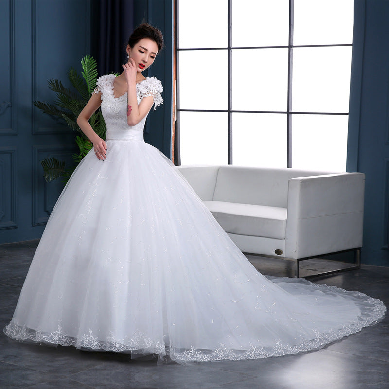 Bezaubernde Brautkleid mit langer Spitze, schmalem Schnitt Prinzessin styl