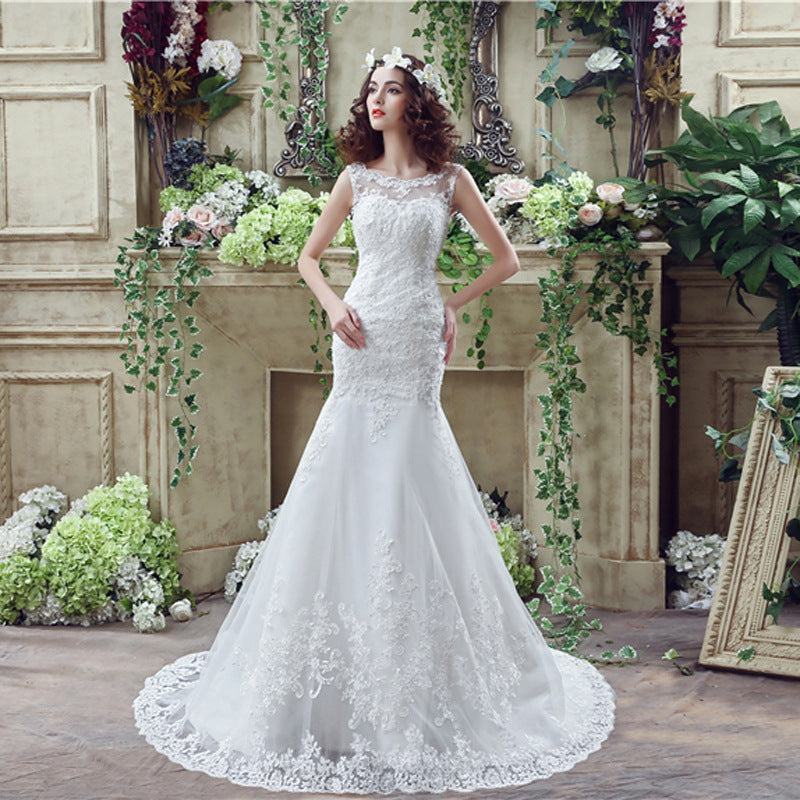 Brautkleid mit langer Schleppe und Sexy Spitzen-Meerjungfrau