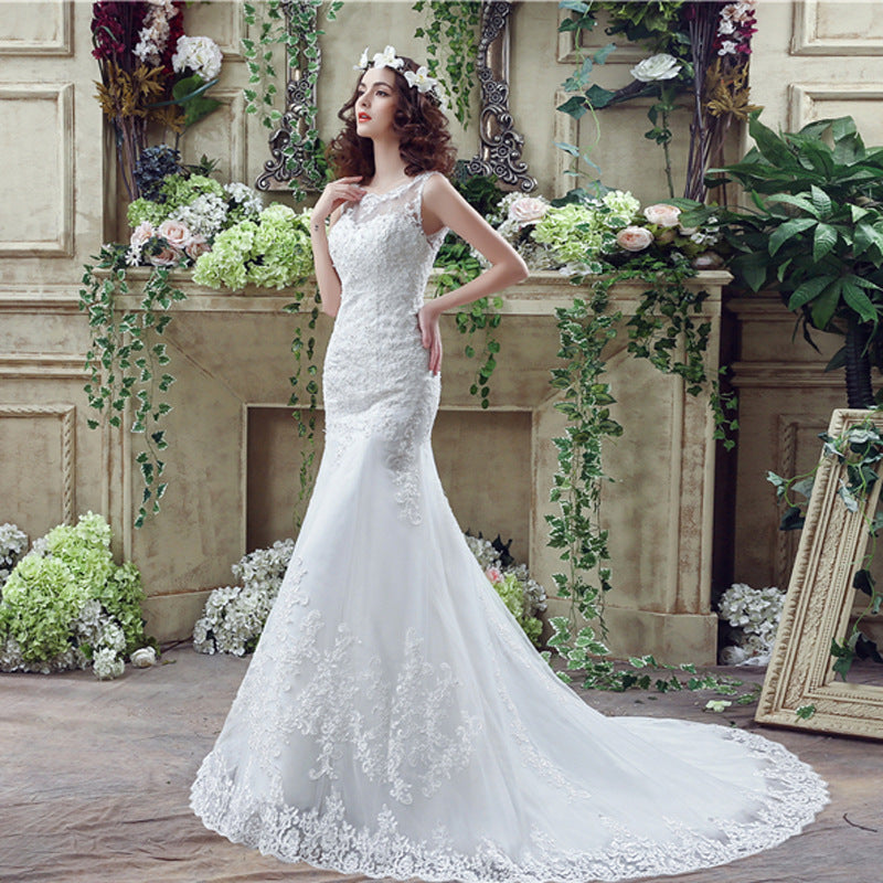 Brautkleid mit langer Schleppe und Sexy Spitzen-Meerjungfrau