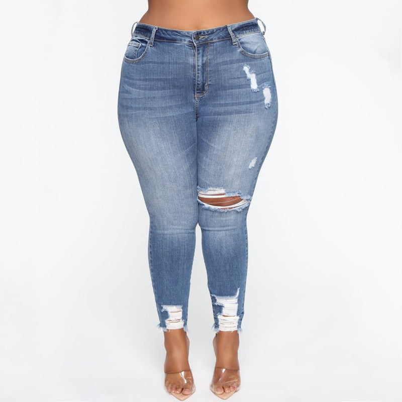 Zerrissene Damenjeans in Übergröße