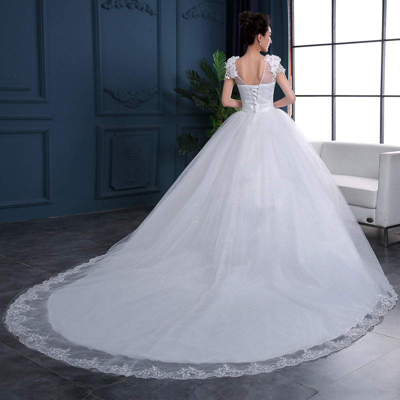 Bezaubernde Brautkleid mit langer Spitze, schmalem Schnitt Prinzessin styl