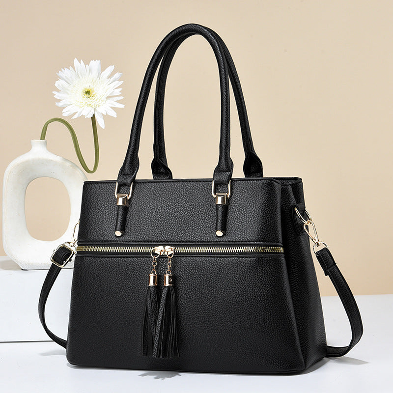 Große weiche Lederquaste-Schultertasche mit hoher Kapazität.
