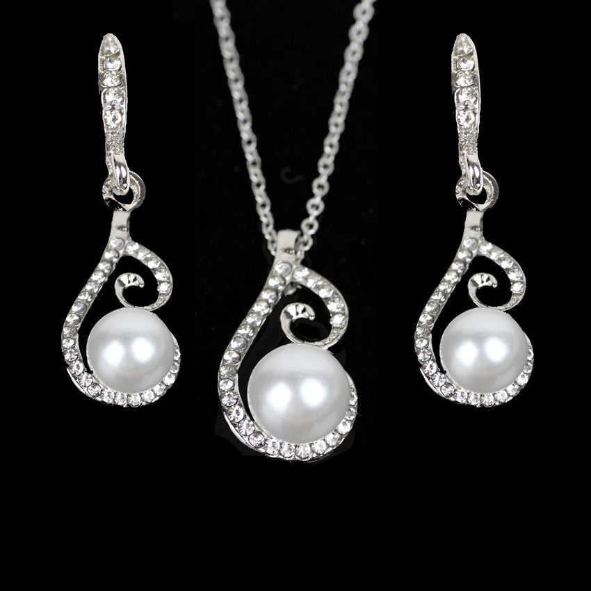 Schmuckset mit Strass, Diamanten und Perlen
