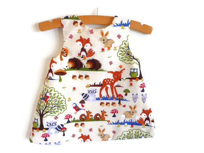 Kinderanzug für Mädchen, Baby, Dreiteiler: Shorts + Stirnband + Kleid.