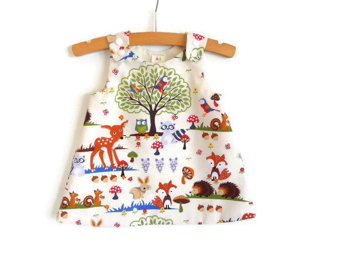 Kinderanzug für Mädchen, Baby, Dreiteiler: Shorts + Stirnband + Kleid.