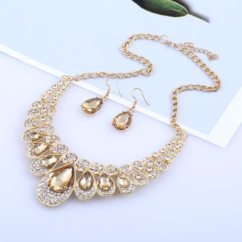 Ohrringe-Set mit Edelstein- und Diamantanhänger für die Braut