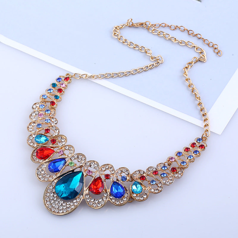 Ohrringe-Set mit Edelstein- und Diamantanhänger für die Braut