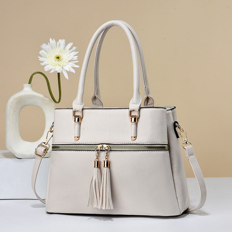 Große weiche Lederquaste-Schultertasche mit hoher Kapazität.