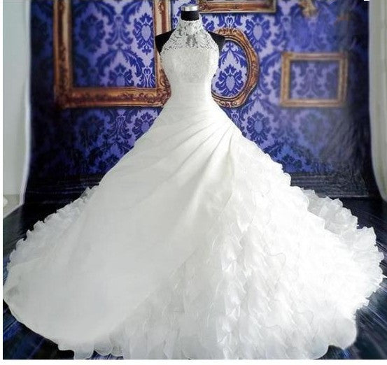 Elegante Hochzeitskleid mit langer Schleppe