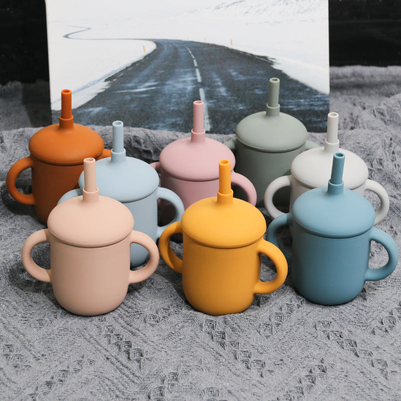 Baby-Trinkbecher mit Strohhalm