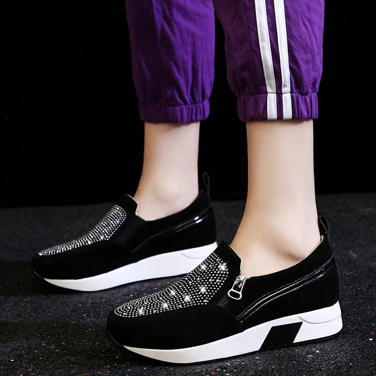 Schuhe mit dicke Sohle und seitlicher Reißverschluss