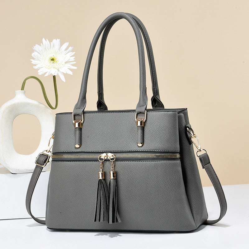 Große weiche Lederquaste-Schultertasche mit hoher Kapazität.