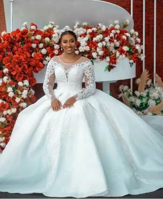 Hochzeitskleid mit langen Ärmeln, Brautkleid