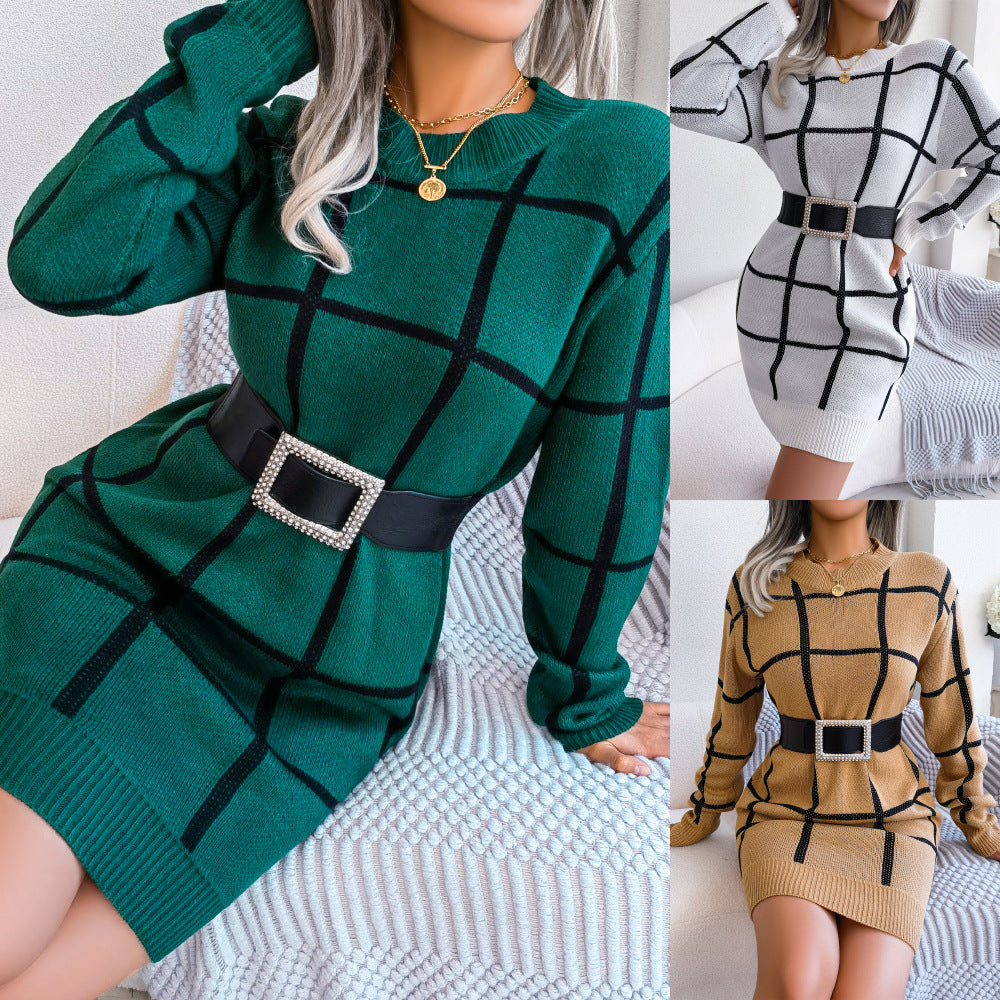 Kariertes langärmeliges Pullover Kleid in Kontrastfarbe