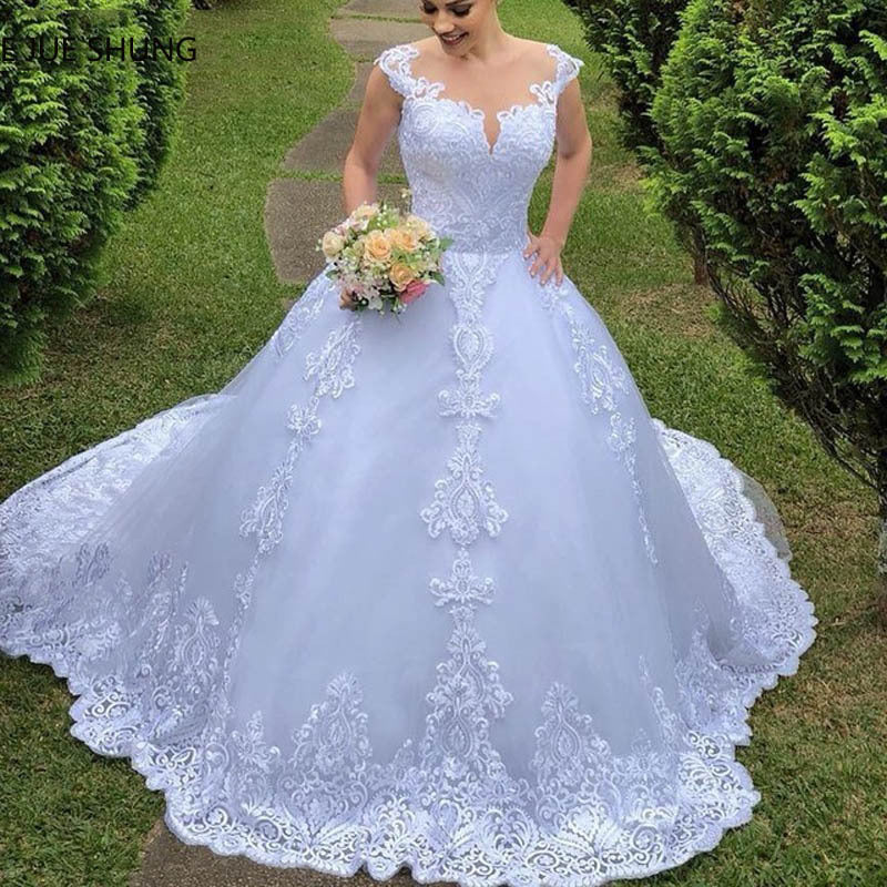 Brautkleid im Vintage-Stil mit weißer Spitze
