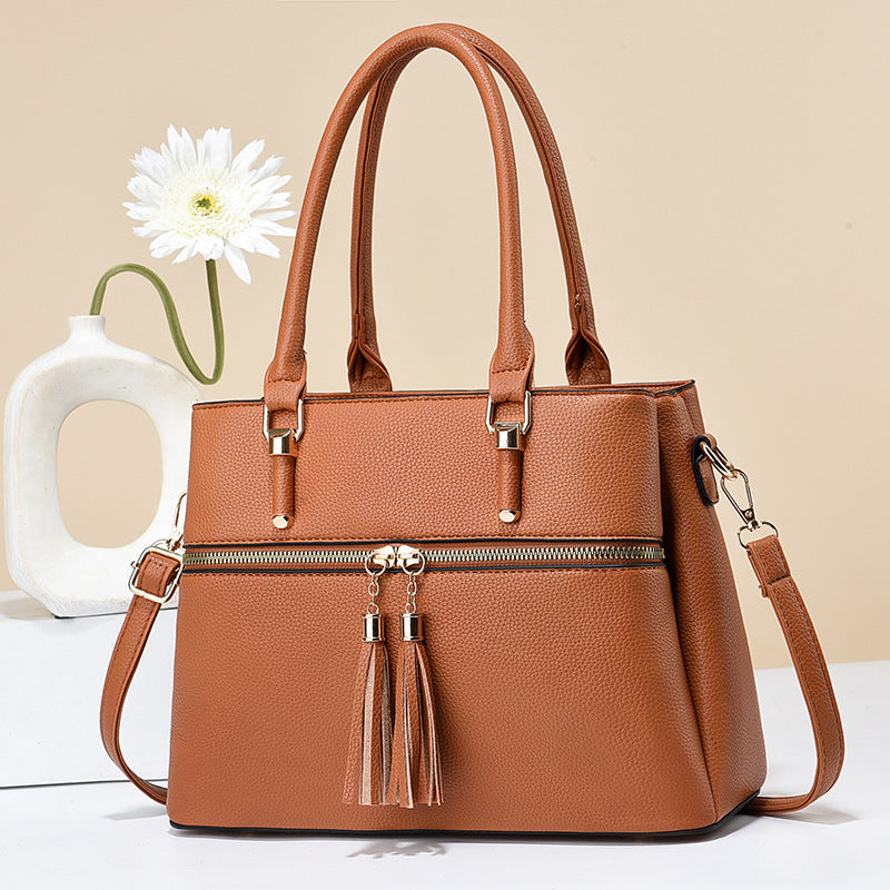 Große weiche Lederquaste-Schultertasche mit hoher Kapazität.