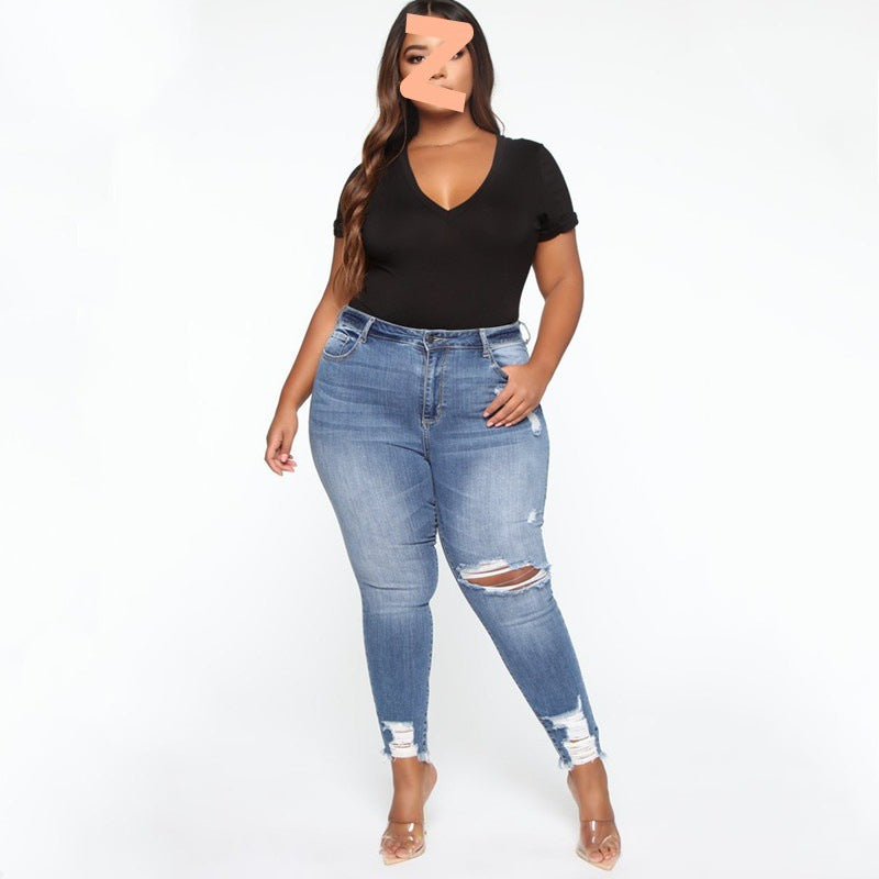 Zerrissene Damenjeans in Übergröße